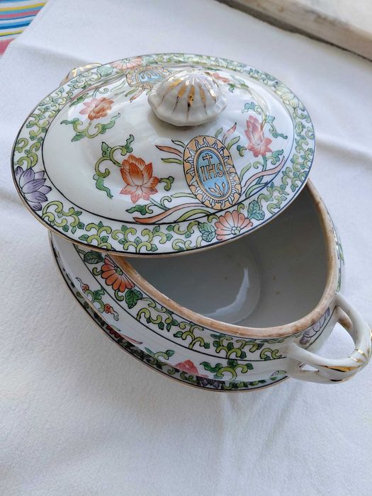 Terrina porcelana oriental símbolo Jesuítas com travessa