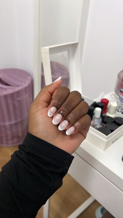 Unhas e tranças ao domicílio