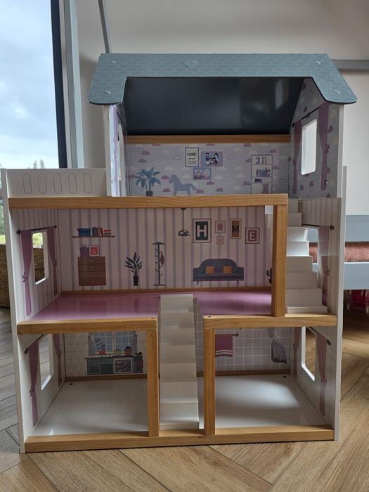 Domek dla lalek w bardzo dobrym stanie