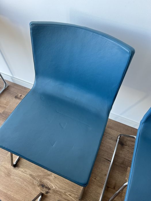 Conjunto cadeiras em pele