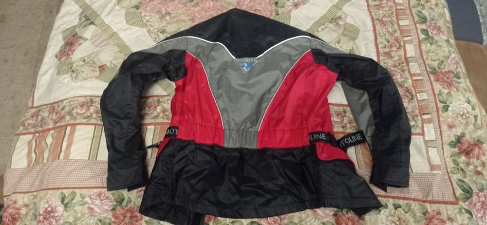 Мото куртка в отличном состоянии
