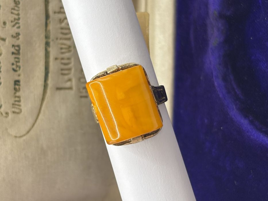 Pierścionek z bursztynem 0238