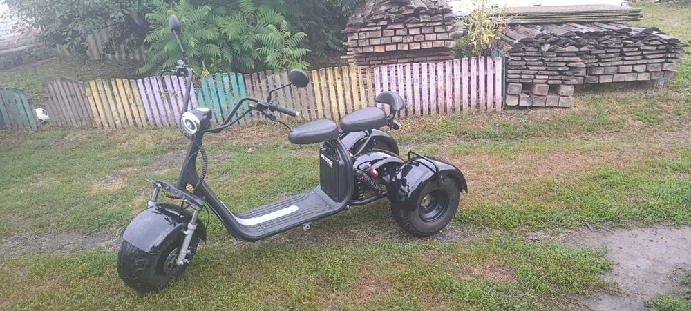 Продам електроскутер Maxxter Trike