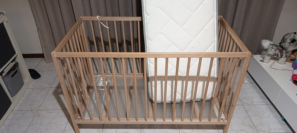 Cama de bebe marca ikea com colchão