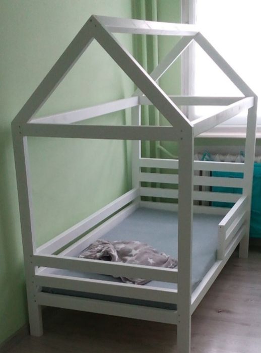 Łóżeczko dziecięce - domek