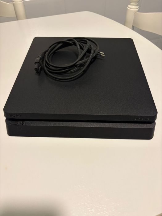 PS4 Slim + Comando Original – Excelente Estado