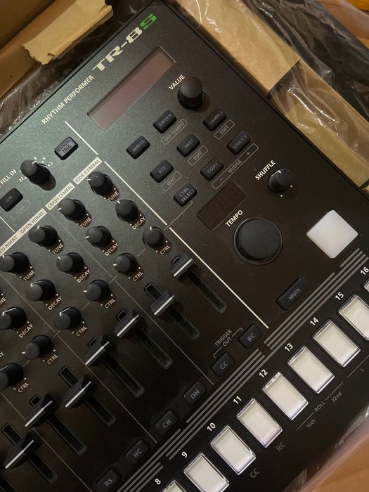 Roland TR-8S - rhythm performer