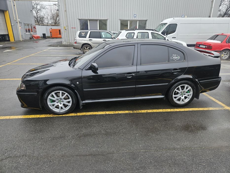 Продам шкоду тур 1.8 газ бензин