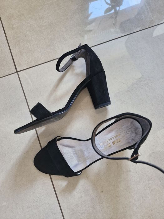 Sandały na obcasie czarne 38