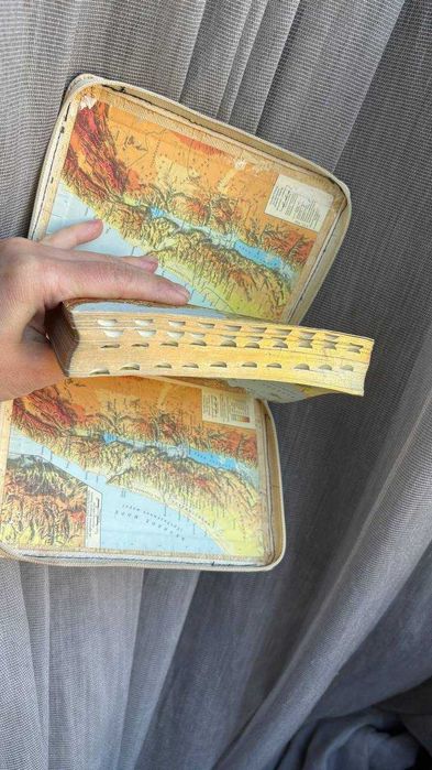 Библия на молнии с золотыми торцами