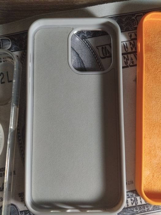 Чехли на Айфони б/у в гарному стані