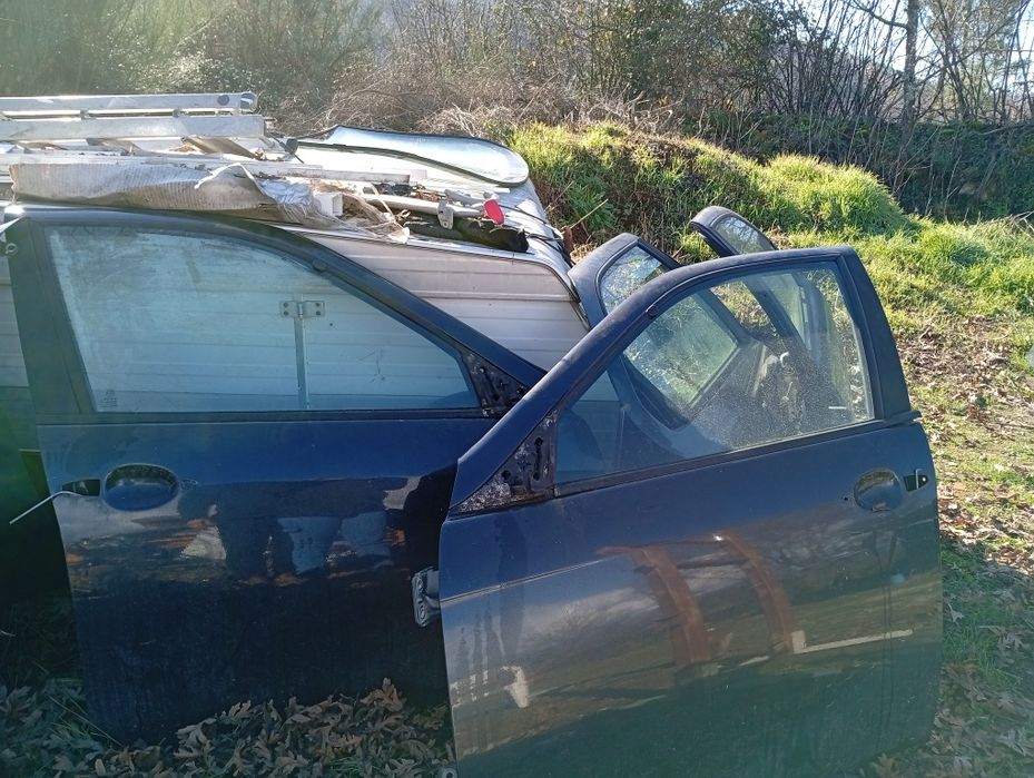 Vendo muitas peças do Alfa Romeo 156 da ano 2003