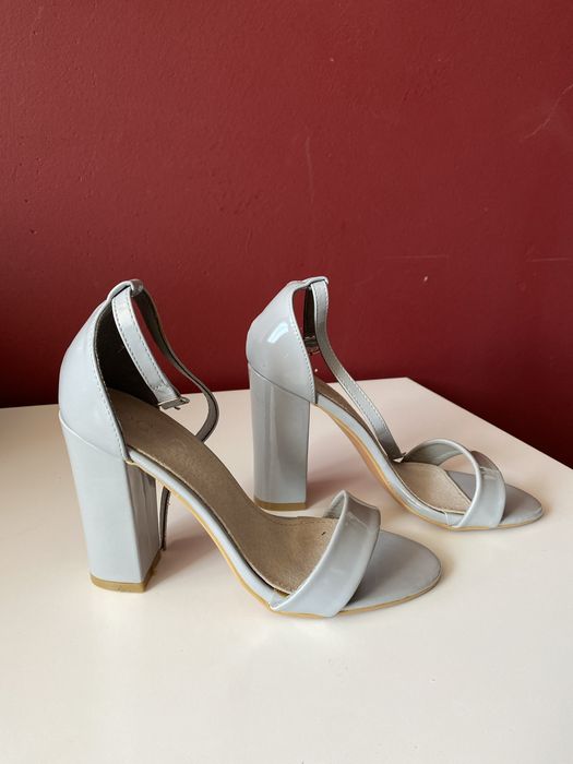 Buty na obcasie