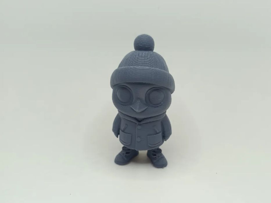 Pinguim Inverno Estiloso com Gorro e Casaco