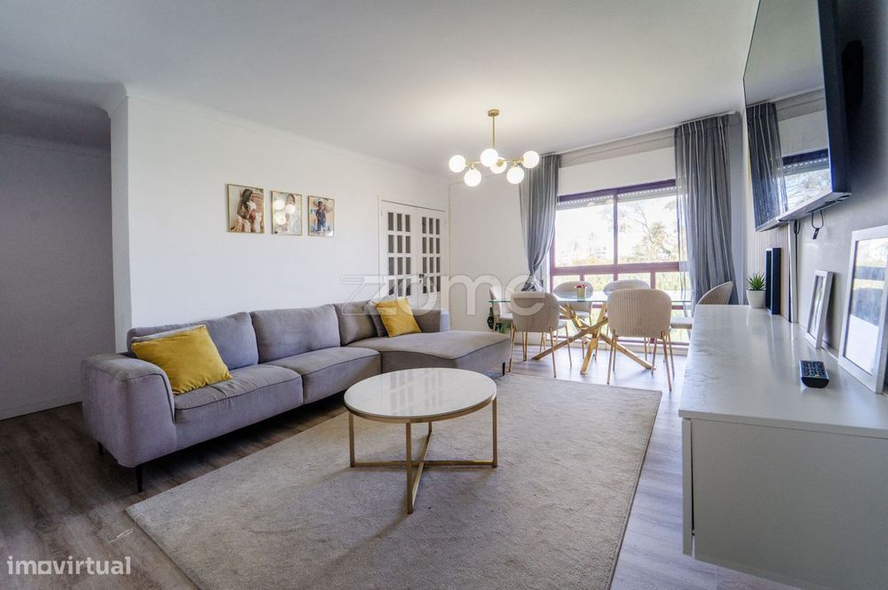 Apartamento T3 renovado em Algueirão