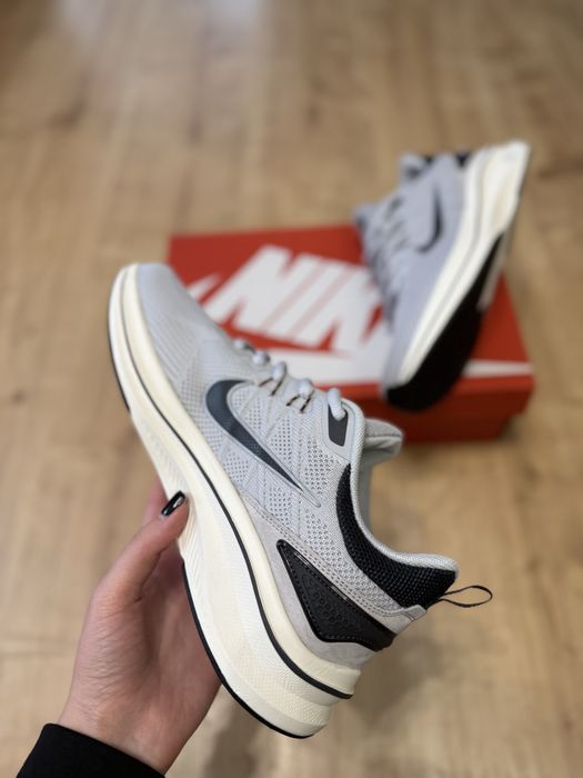 Кросівки чоловічі Nike zoom світло-сірі текстильні весна літо