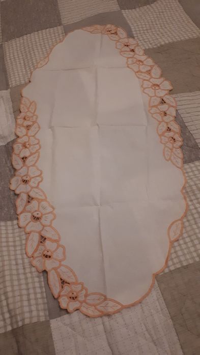 Bieżnik obrusik z haftem richelieu