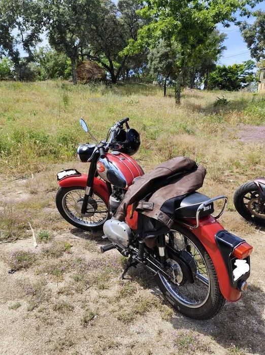 BSA B40 350cc de 1966 – Restaurada – Excelente Estado
