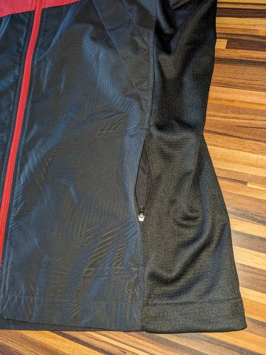 Продам куртку ветровку YONEX.