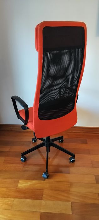 Cadeira alta de escritório vermelha