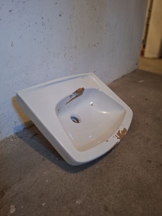 Umywalka z 1990 r (35 lat )retro,stara ,prl ,vintage