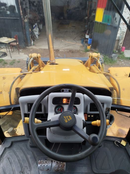 продам ескаватор JCB   4