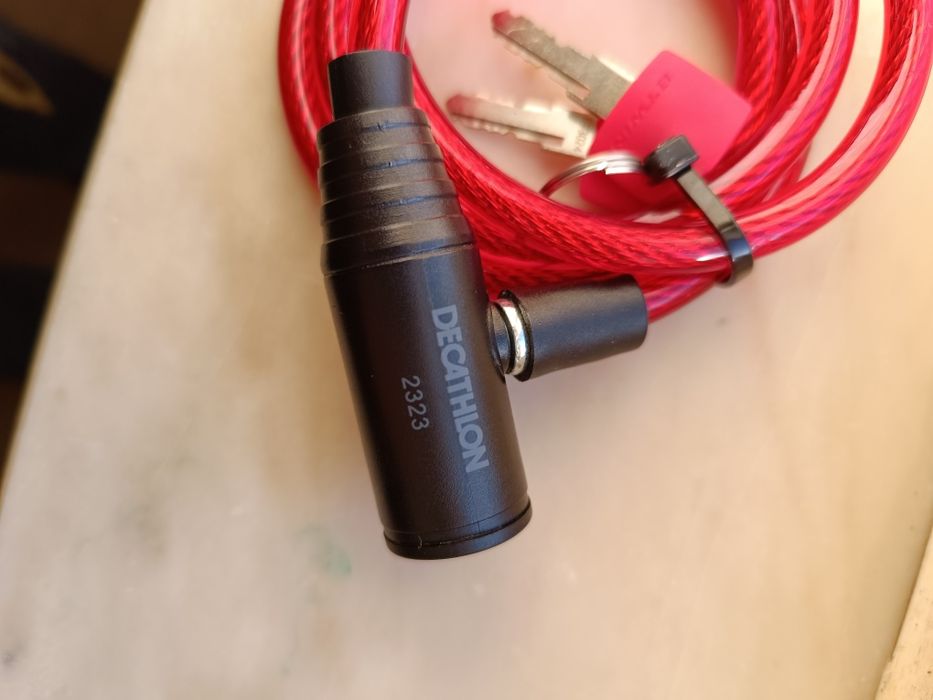 Cadeado de bicicleta Decathlon.