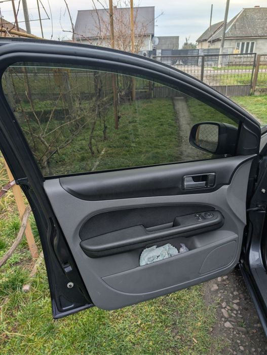 Форд фокус 2 2009 року.