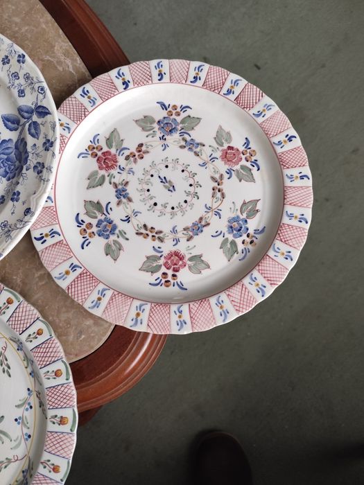 Pratos pintados a mão