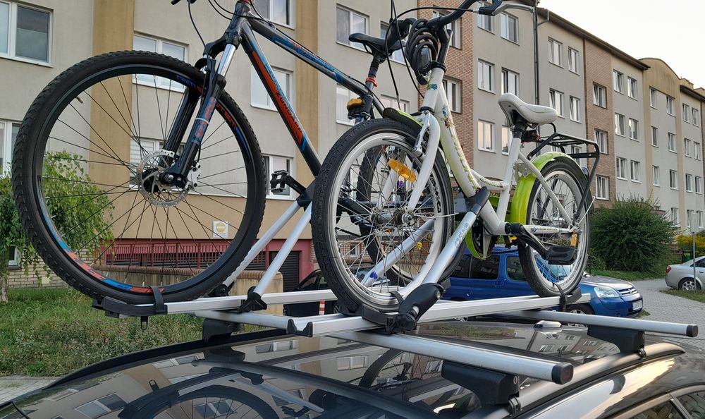 Wypożycz box dachowy Thule Pacific 700 + uchwyty i belki