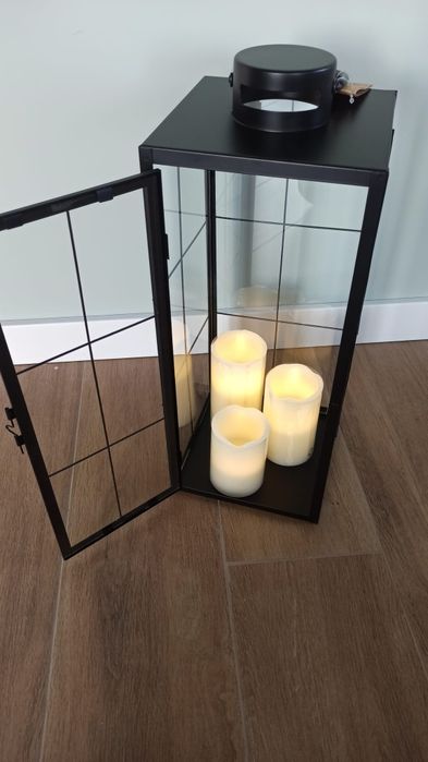 Latarnia z świecami LED