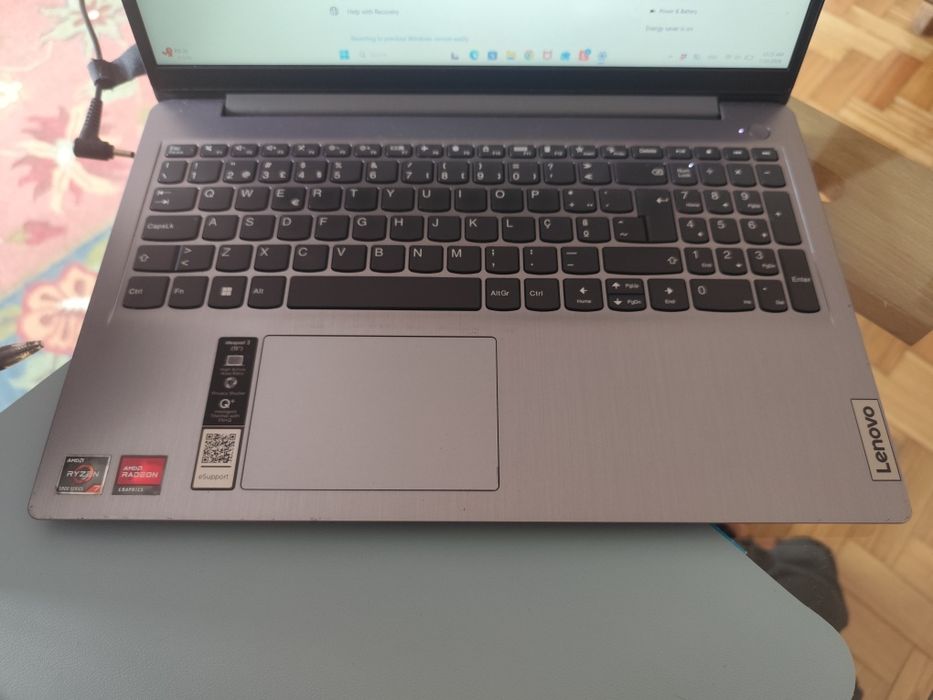 Computador portátil Lenovo Ideapad 3 15ALC6