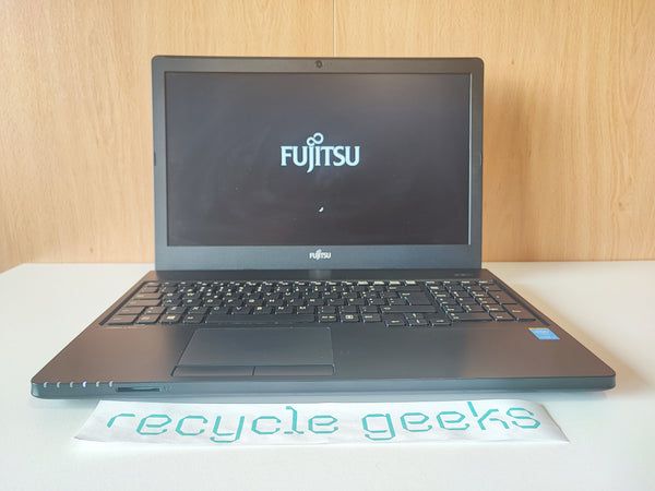 Fujitsu LIFEBOOK A555 i3-5005U 8GB RAM 128GB SSD Teclado PT Win 11 Estado: Muito Bom - B