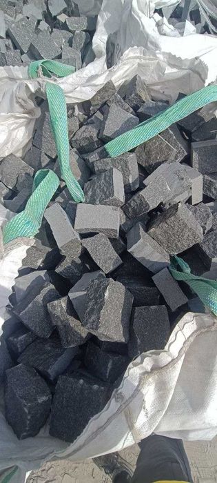 Бруківка гранітна колота покращена