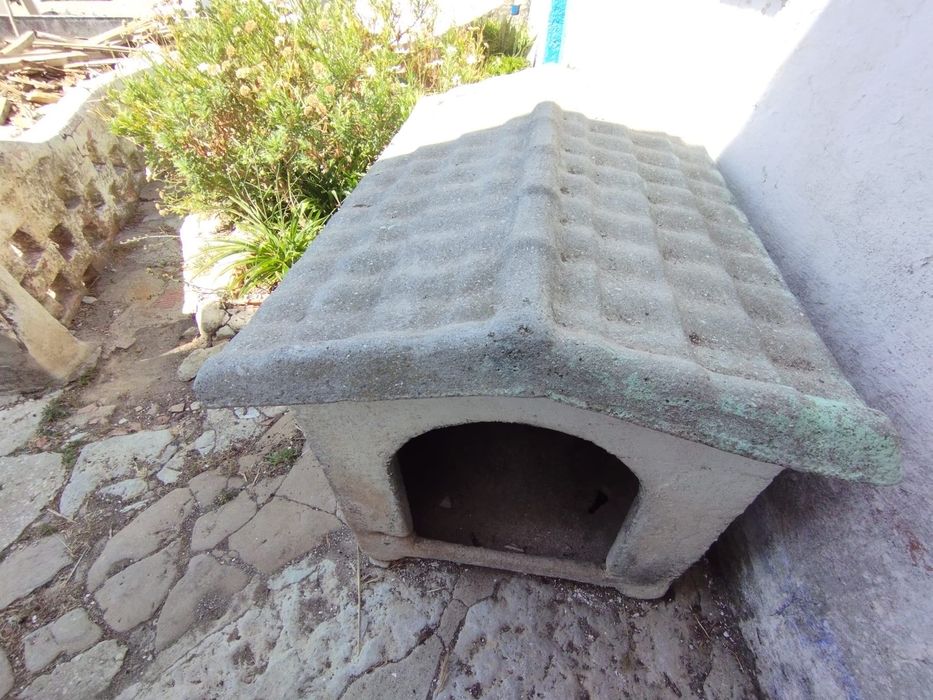 Casota de cão grande porte em betão