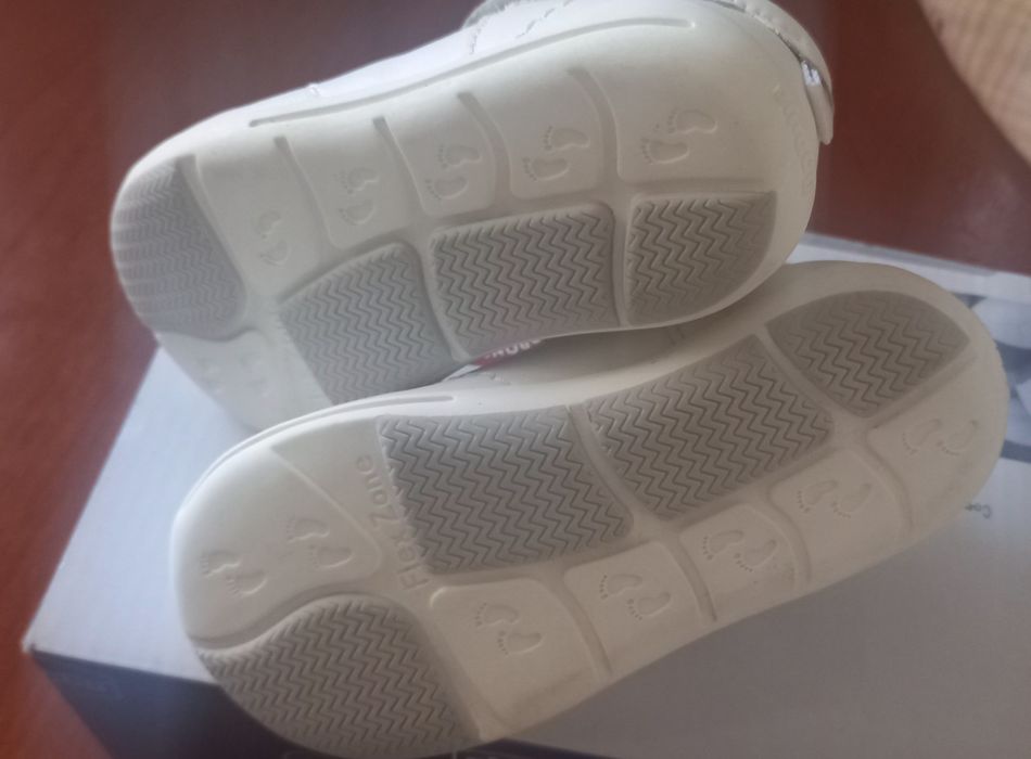 Sapatos de menina/ sapatos da Chicco/ sapatos brancos