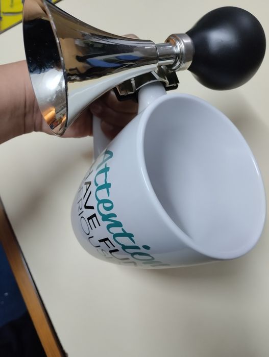 Caneca com buzina