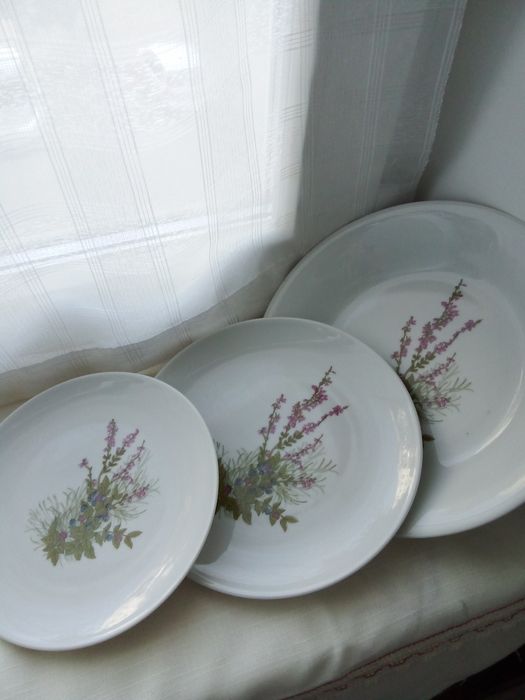 Чашечки,стаканы,остатки посуды