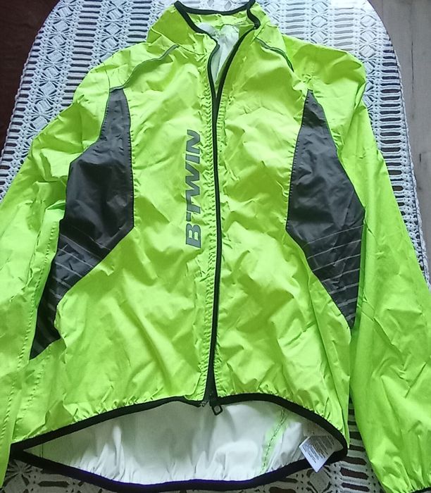 Kurtka rowerowa firmy BTWIN rozmiar Mcm 92-95 DeCATHLON stan idealny.