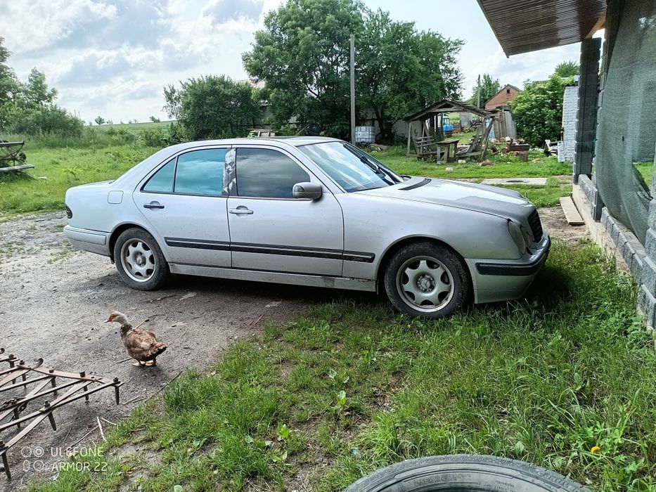 Продам автомобіль мерседес w210