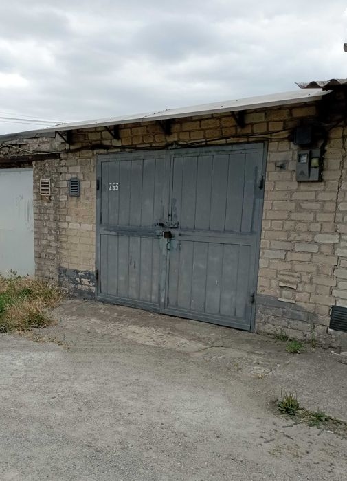 Продам гараж по ул. Красной в кооперативе "Локомотив"