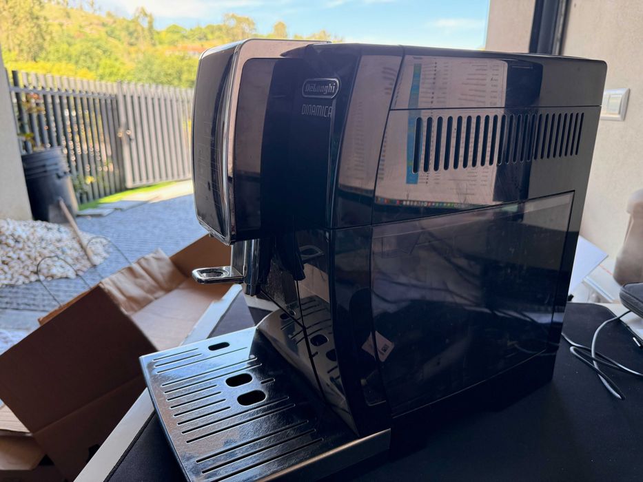 Maquina de Café DeLonghi Dinamica