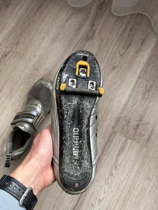 Велокросівки Shimano оригінал карбон 45/28.5 см