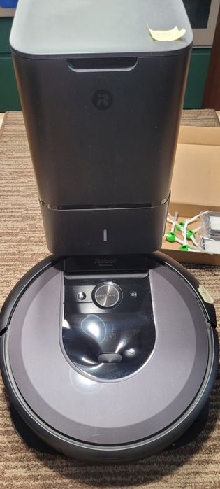 iRobot Roomba i7+, Na gwarancji, Czarny, z samoczyszczącą stacją