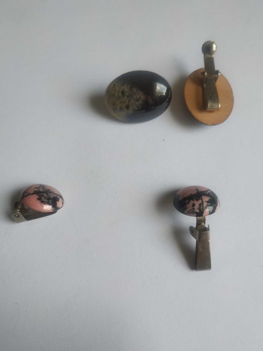 Продам изделия бижутерия, брошки.