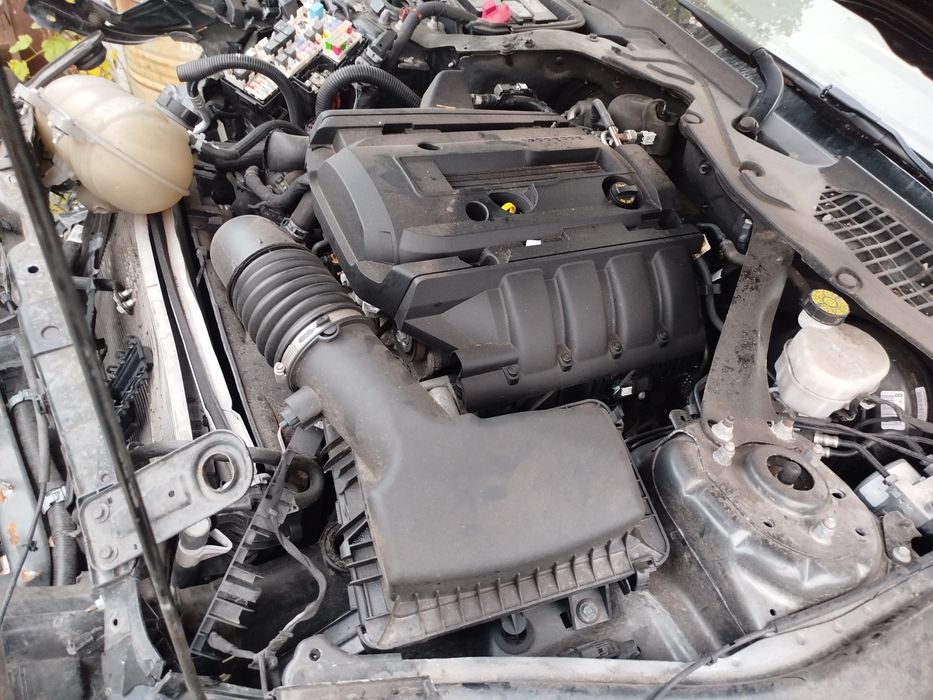 Mustang VI 2.3 ecoboost - pokrywa osłona silnika