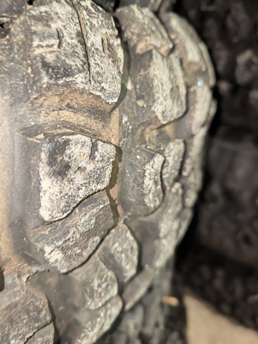 Vendo pneus 32x10r15 ou 32x10r16 ou30x10.r15 ou 255x75r15 ou 30x10r14