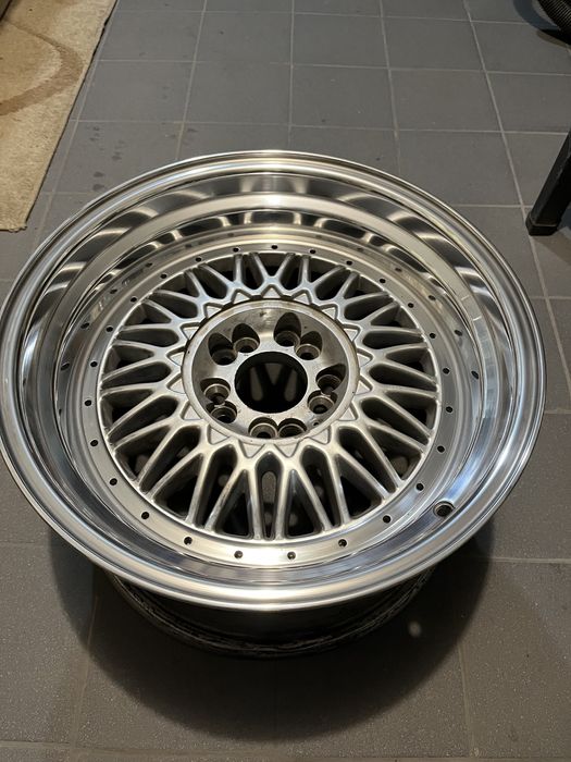 Polerowanie , lakierowanie renowacja felg Poznań