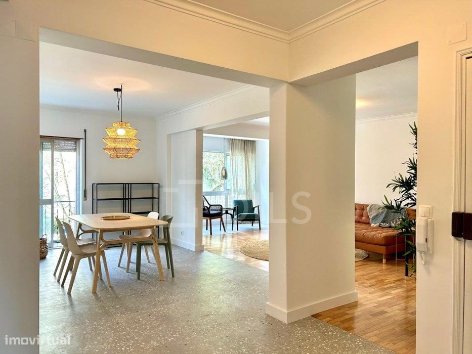 Apartamento T2 com áreas amplas e elevador em Alcabideche, Cascais