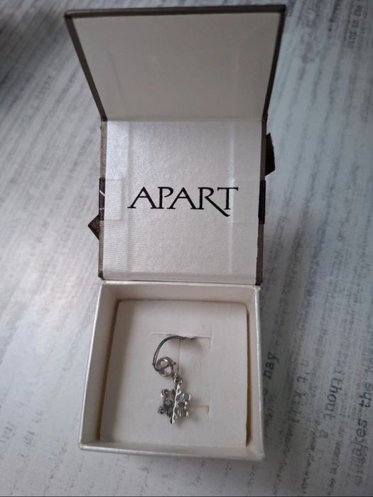 Srebrna przywieszka lub charms Apart